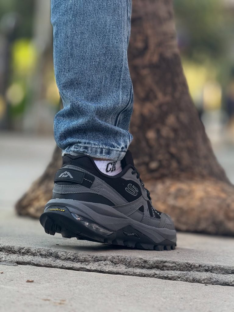 Skechers Arch Fit Trail Air men's lace-up outdoor sneaker